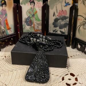 Elegant Black Stone Pendant Necklace